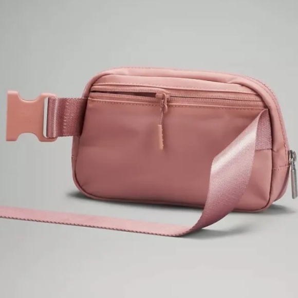 Lululemon everywhere belt bag Pink Pastel NWT - Picture 3 of 9